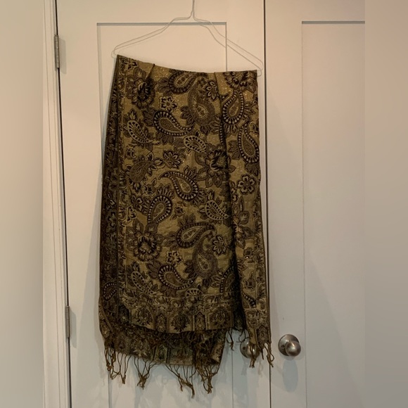 Black and gold blanket scarf - Picture 1 of 2